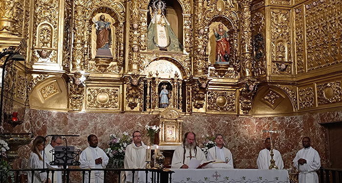 Los vecinos de la comarca de Jadraque homenajean a su párroco por sus 25 años de sacerdote 1 Los vecinos de la comarca de Jadraque homenajean a su párroco por sus 25 años de sacerdote