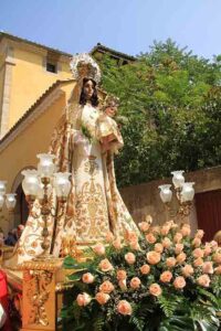 Pareja ya espera con ilusión sus fiestas patronales en honor a la Virgen de los Remedios