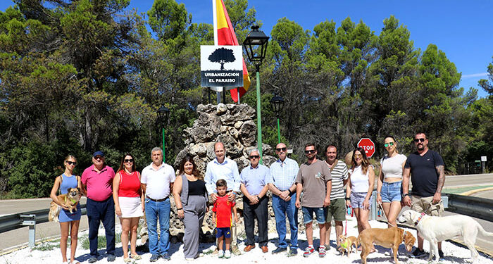 Renovada la enseña nacional en la Urbanización El Paraíso de Pareja 1 Renovada la enseña nacional en la Urbanización El Paraíso de Pareja