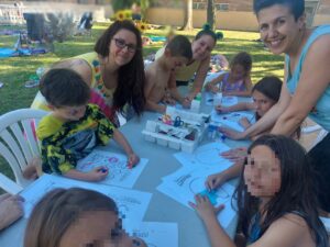 Rosiki autora e ilustradora ¿Que hay debajo de mi cama