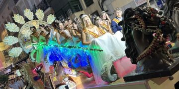 El desfile de carrozas de San Julián provoca esta tarde algunas afecciones de tráfico
