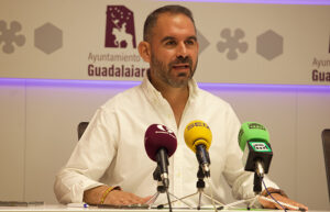 Santiago López “Los conciertos de Ferias en la Fuente de la Niña costarán al Ayuntamiento 383.000 euros”