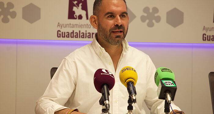 Santiago López “Los conciertos de Ferias en la Fuente de la Niña costarán al Ayuntamiento 383.000 euros”