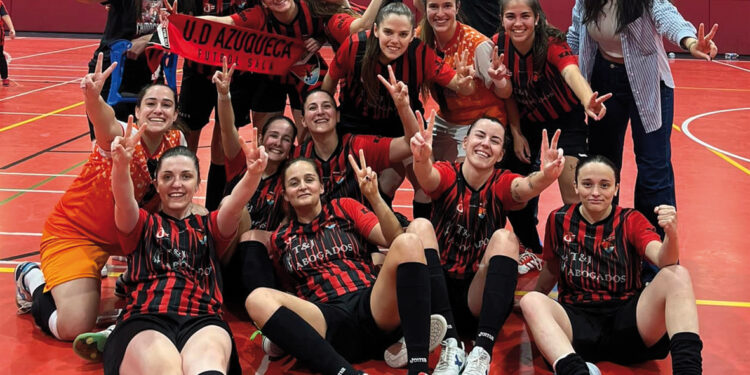 El equipo femenino de la UD Azuqueca FS y el grupo musical Volvoreta, Populares del Año 2024 1 UD Azuqueca FS asceso equipo femenino
