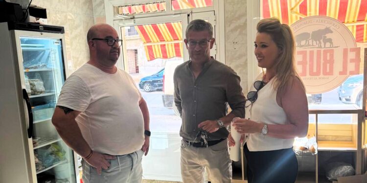 La Junta anima al pequeño comercio de la provincia a solicitar las ayudas para el impulsar del comercio minorista 1 Visita pequeno comercio Motilla