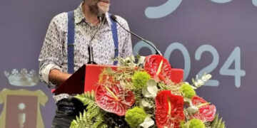 Humor y rurrealismo en el pregón de Javier Cansado para abrir las Fiestas de San Julián