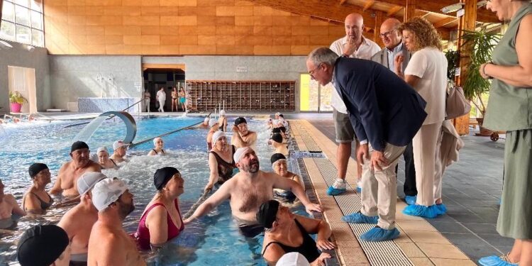 La Junta desarrolla el programa de Termalismo Terapéutico que beneficia a 250 personas con Parkinson, sus familias y profesionales