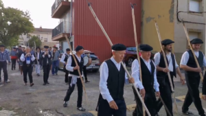 XXVIII Fiesta ganchera. Pasacalles con Dulzaineros Mirasierra 2 vlcsnap 00033