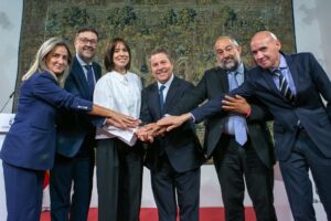 Page avanza “una orden de retención del talento” para ofrecer “tres años de contratación” a especialistas sanitarios de la región