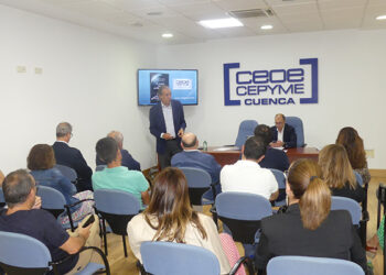 Adolfo Ramírez presenta su nuevo libro a los empresarios conquenses