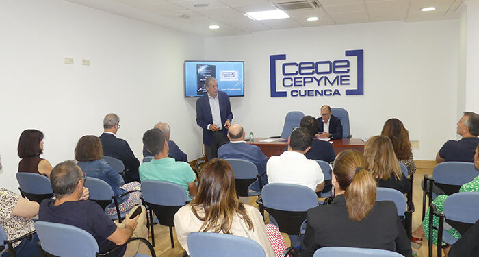 Adolfo Ramírez presenta su nuevo libro a los empresarios conquenses