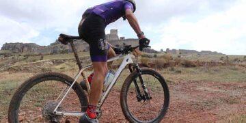 Alejandro Fernández se impone con autoridad en Atienza, y Beatriz Martínez hace lo propio con carrera y circuito en el XI Circuito MTB de la Diputación de Guadalajara