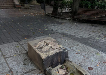 Arracan una de las fuentes de los ángeles del parque de San Julián de Cuenca
