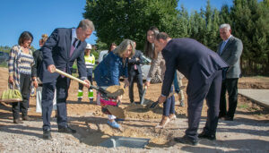 Colocada la primera piedra de cuatro viviendas y un Centro de Día para personas con discapacidad en Guadalajara