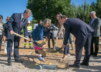 Colocada la primera piedra de cuatro viviendas y un Centro de Día para personas con discapacidad en Guadalajara