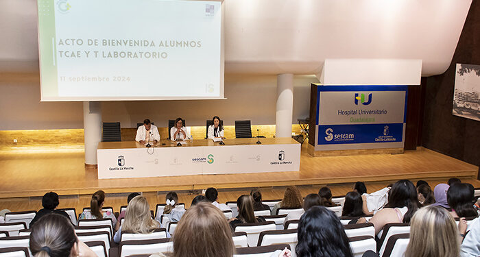 El Área Integrada de Guadalajara recibe a 52 estudiantes de Cuidados Auxiliares de Enfermería y dos de Técnico de Laboratorio que inician su formación práctica
