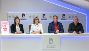 El Ayuntamiento de Guadalajara pone en marcha dos campañas de dinamización comercial con Escaparates en Rosa y la Semana del Comercio