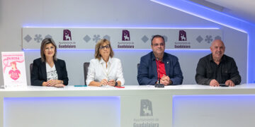 El Ayuntamiento de Guadalajara pone en marcha dos campañas de dinamización comercial con Escaparates en Rosa y la Semana del Comercio
