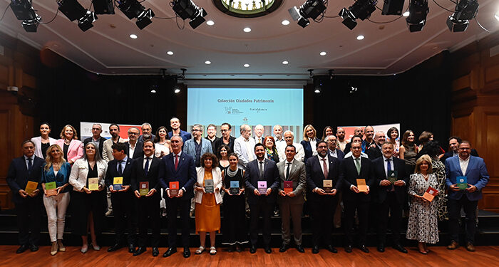 El Grupo de Ciudades Patrimonio y Tintablanca presentan el libro ‘Cuenca. La primera Manhattan’ con textos de Raúl del Pozo e ilustraciones de Miki Leal