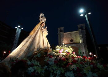 El Papa Francisco recibe la medalla de la Real e Ilustre Cofradía de Nuestra Señora la Virgen de la Antigua
