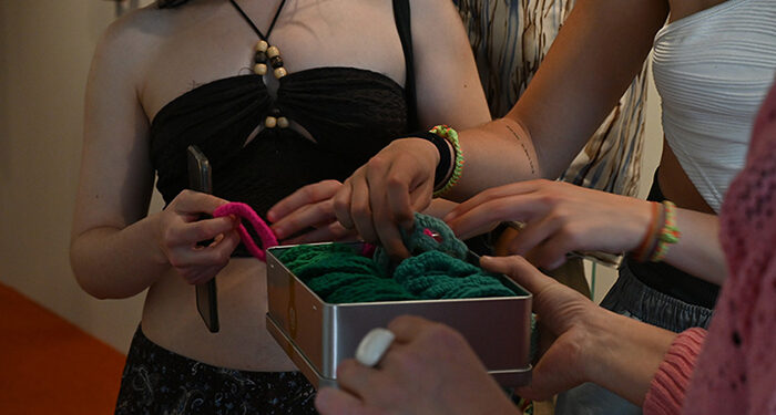 El arte textil, una forma de crear en auge en la Facultad de Bellas Artes de Cuenca