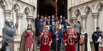 El día grande de San Mateo se celebra con la devolución del Pendón de Alfonso VIII a la Catedral