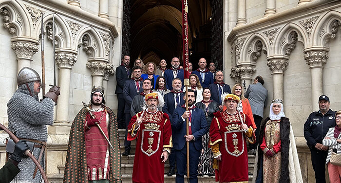 El día grande de San Mateo se celebra con la devolución del Pendón de Alfonso VIII a la Catedral