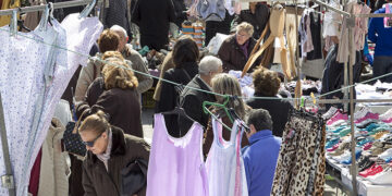 El mercadillo de los martes junto a la plaza de toros se traslada a Aguas Vivas hasta después de las Ferias y Fiestas
