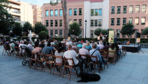 El micrófono abierto de ARRIVERSOS, remanso de poesía en el corazón de las Ferias de Guadalajara