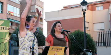 El micrófono abierto de ARRIVERSOS, remanso de poesía en el corazón de las Ferias de Guadalajara