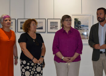 Escudero, en la inauguración de la exposición ‘Acuarelas’, reivindica que “apostar por la cultura contribuye a crear una sociedad mejor”