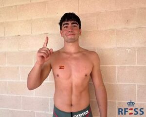 Jaime Irueste Rojo, campeón del mundo en 100 metros remolque de maniquí con aletas en la categoría júnior