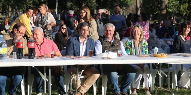 Guarinos destaca la gran labor de Proyecto Hombre en la rehabilitación y reinserción de personas con problemas de adicción