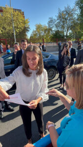 La Casa de Asturias en Azuqueca agradece a la Reina Letizia el detalle de pararse y recibir los regalos que estaban preparados para ella