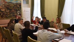 La Diputación de Guadalajara invierte más de 215.000 euros en la piscina de Pareja y en la plaza de Castilla de Torija