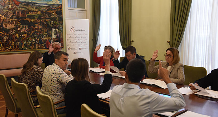 La Diputación de Guadalajara invierte más de 215.000 euros en la piscina de Pareja y en la plaza de Castilla de Torija 1 La Diputación de Guadalajara invierte más de 215.000 euros en la piscina de Pareja y en la plaza de Castilla de Torija