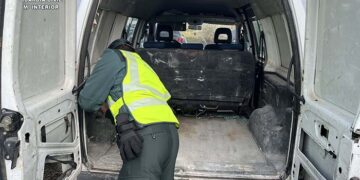 La Guardia Civil detiene a dos personas por el robo en un vehículo en Azuqueca de Henares