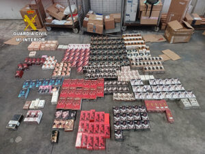 La Guardia Civil interviene más de 2.500 productos falsificados en el recinto ferial de Cuenca