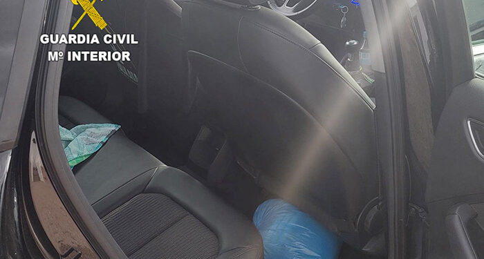 La Guardia Civil investiga a dos personas en El Picazo que llevaban más de 900 gramos de marihuana 1 La Guardia Civil investiga a dos personas en El Picazo que llevaban más de 900 gramos de marihuana