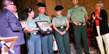 La Guardia Civil recibe un homenaje del Ayuntamiento de Arcas
