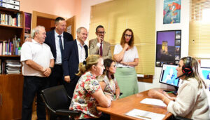 La Junta implanta la atención por lengua de signos en todos sus centros de la mujer a través de un proyecto piloto