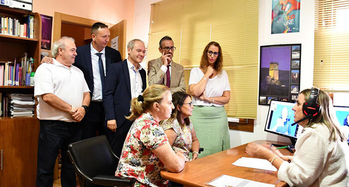 La Junta implanta la atención por lengua de signos en todos sus centros de la mujer a través de un proyecto piloto