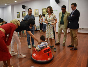 La Junta y la UCLM colaboran en un proyecto pionero para facilitar la movilidad de niños y niñas con discapacidad mediante vehículos motorizados adaptados