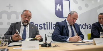La Junta y la UCLM realizarán un estudio para conocer la situación y la participación socioeconómica de las mujeres rurales