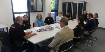 La Policía Nacional se reúne con representantes del sector de turismo en Cuenca