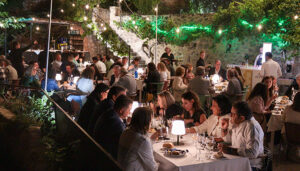 Lleno absoluto en la cena emblemática celebrada en los jardines de la Posada de San José