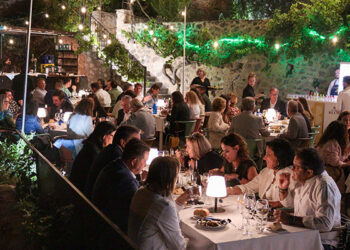 Lleno absoluto en la cena emblemática celebrada en los jardines de la Posada de San José 3 Lleno absoluto en la cena emblemática celebrada en los jardines de la Posada de San José