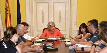 Mª Luz Fernández preside la reunión del Plan Director para los centros educativos