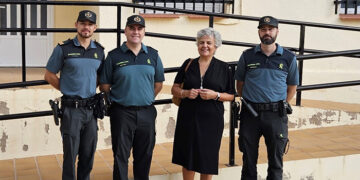 Mª Luz Fernández visita el cuartel de la Guardia Civil en Villarejo de Fuentes