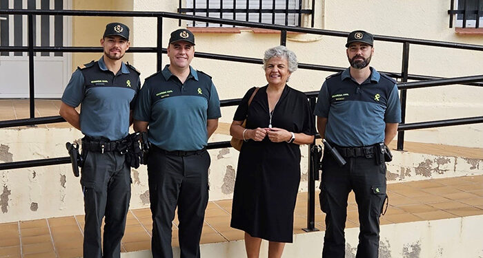 Mª Luz Fernández visita el cuartel de la Guardia Civil en Villarejo de Fuentes